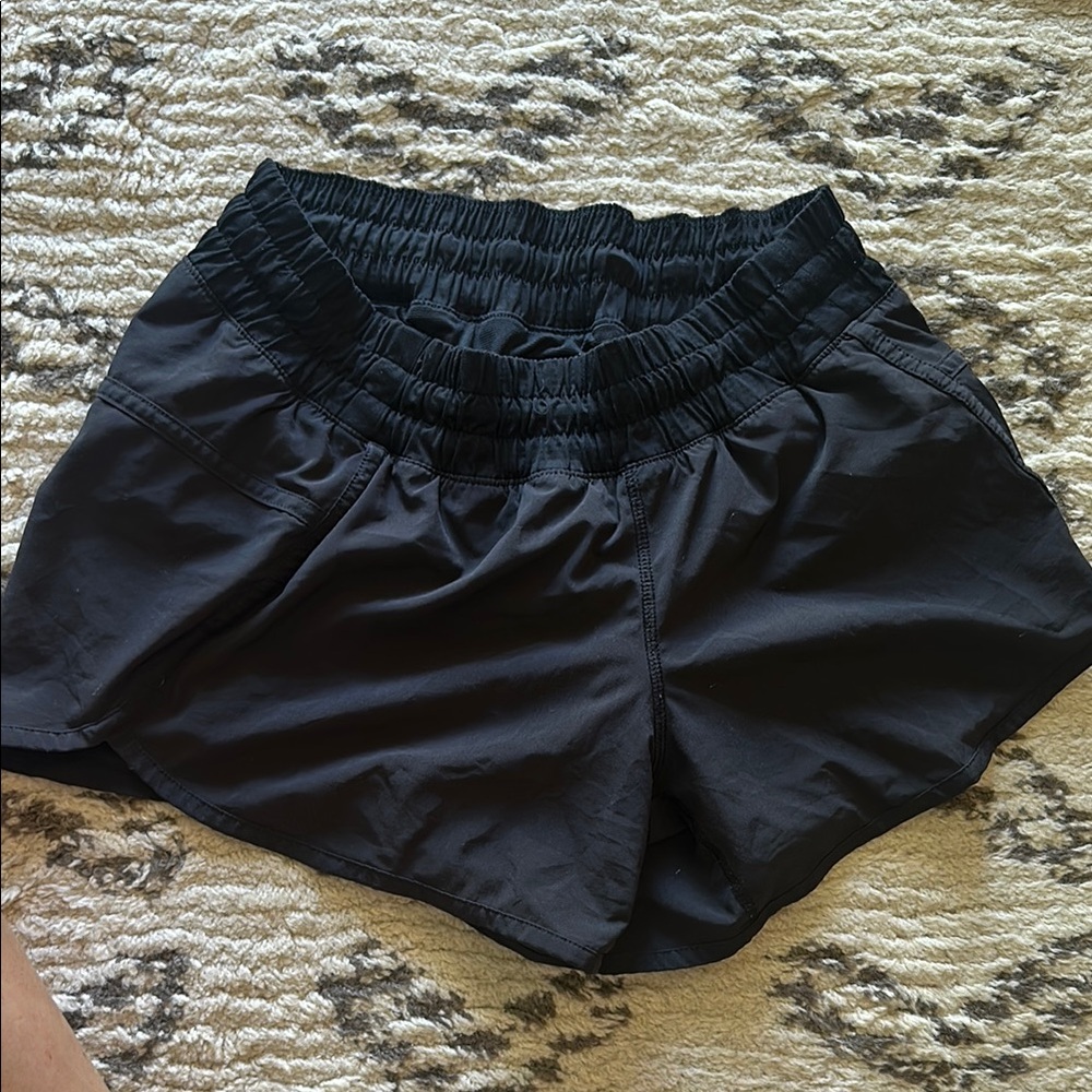 Lululemon Women's tracker Athletic Shorts, mid rise size 6
